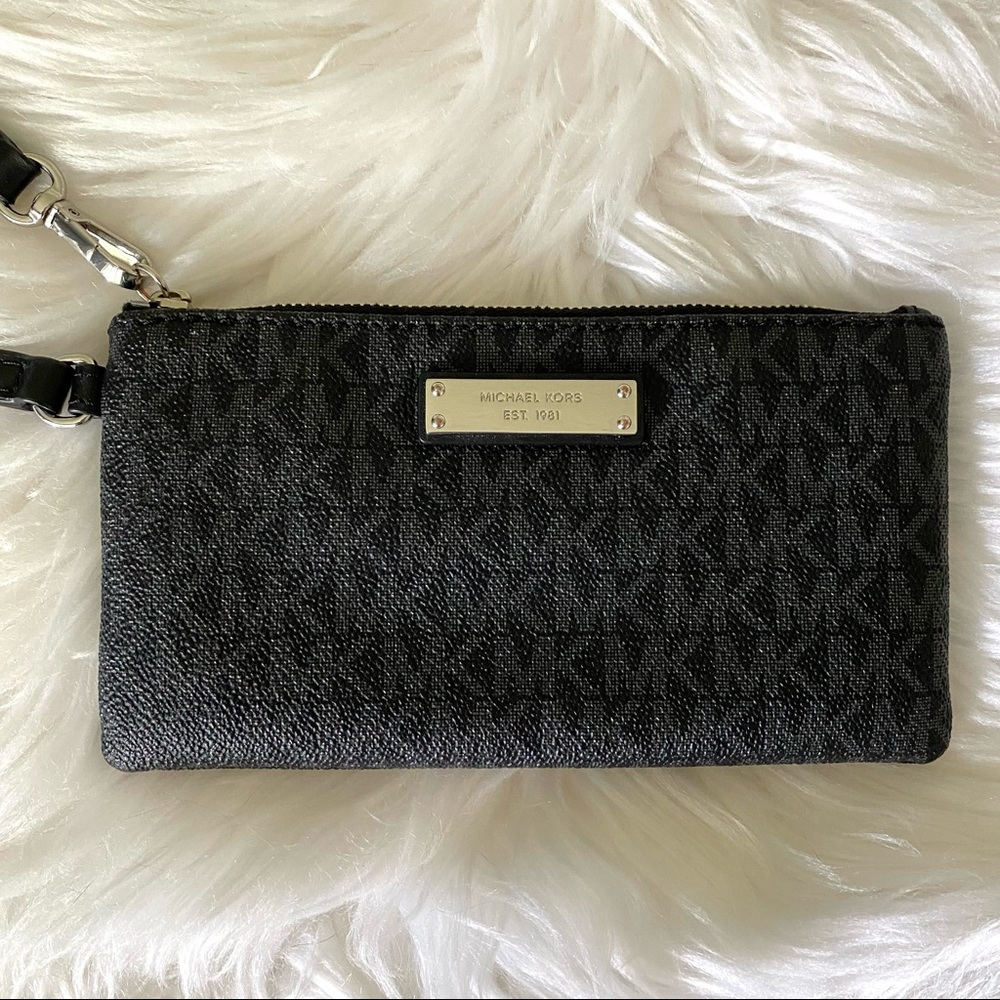 Michael Kors Zip Wristlet